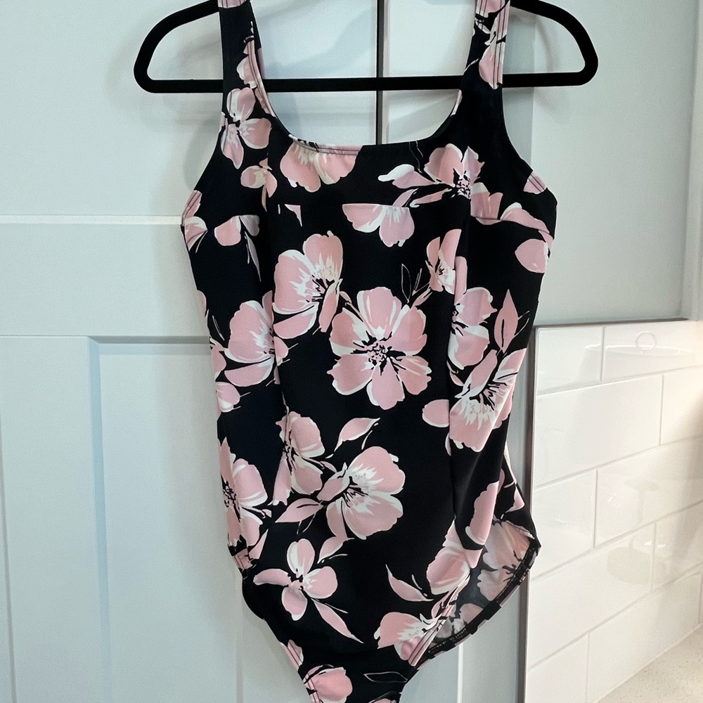 Miraclesuit - 16DD Black and Pink Floral Swimwear